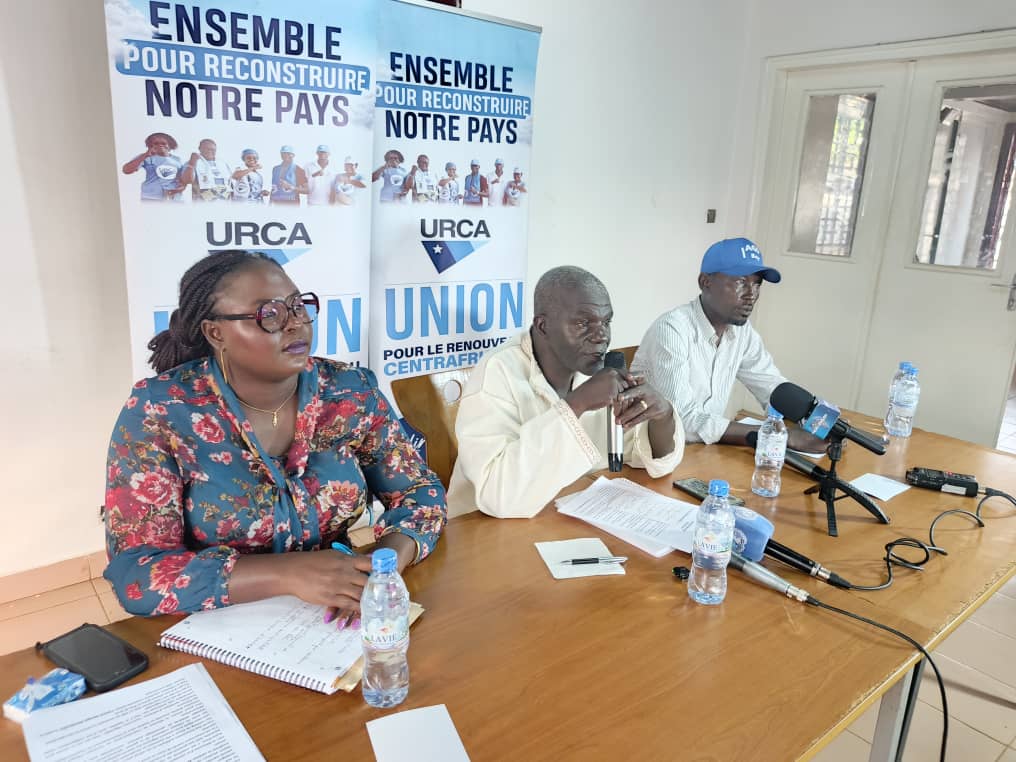 Conférence de presse de l'URCA pour dénoncer les manœuvres visant à empêcher le candidat AGD de rencontrer la population.